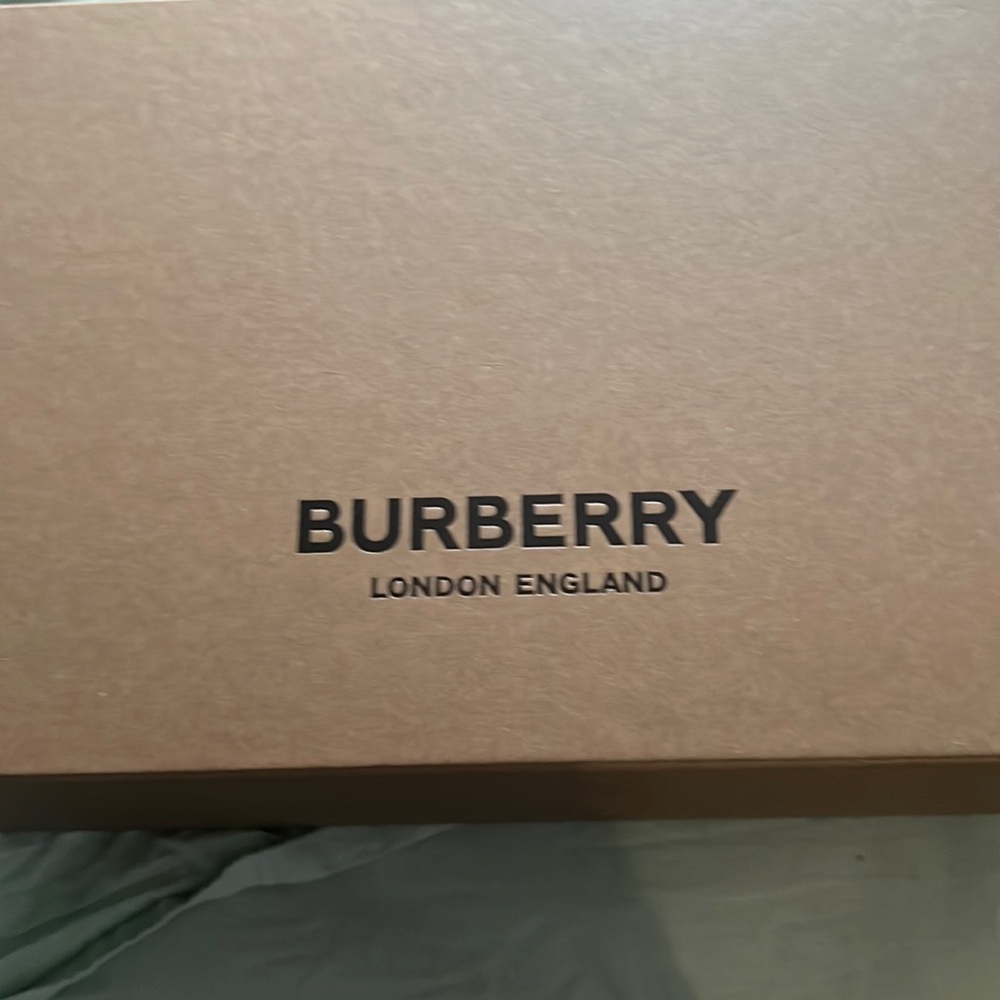 Burberry slides brand new never worn